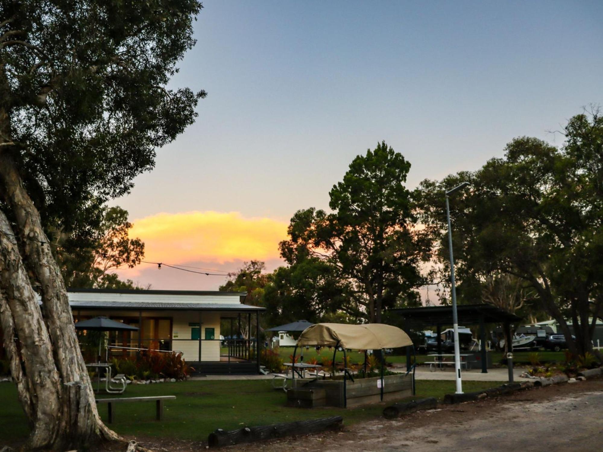 Big4 Breeze Holiday Parks - Rainbow Beach Exteriör bild